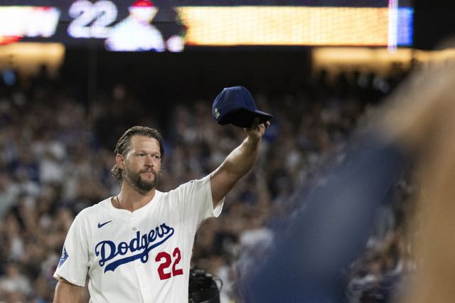지난해를 끝으로 은퇴를 선언한 전 LA 다저스 투수 커쇼가 16일(한국시간) 2026 WBC에 참가하고자 미국대표팀 합류를&nbsp;결정했다. AP뉴시스