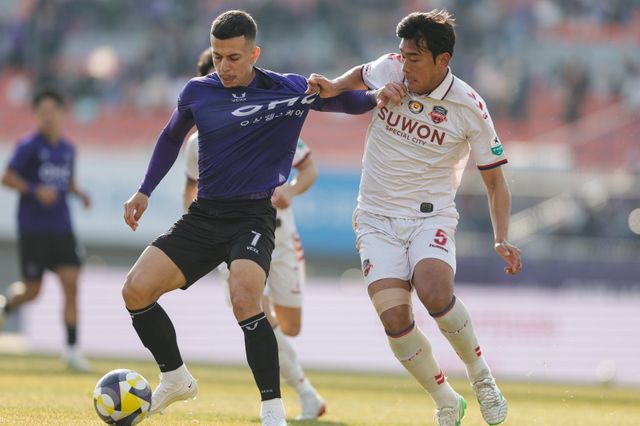 안양은 비시즌&nbsp;모따와 야고가&nbsp;팀을 떠났지만 올해 마테우스(왼쪽)를&nbsp;중심으로 팀을 재편해 2년 연속 K리그1 잔류에 도전한다. 사진제공│한국프로축구연맹