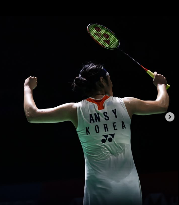 안세영은&nbsp;18일(한국시간)&nbsp;인도 인디라간디 종합체육관서 열린 인도오픈&nbsp;여자단식 결승서 왕즈이에 게임 스코어 2-0 완승을 거둬 금메달을 목에 걸었다. 사진출처│대한배드민턴협회 인스타그램