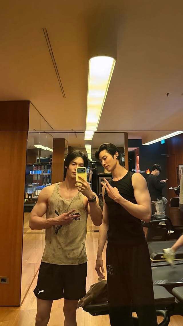 메타윈-변우석. 사진출처=메타윈 오파이암카천 SNS