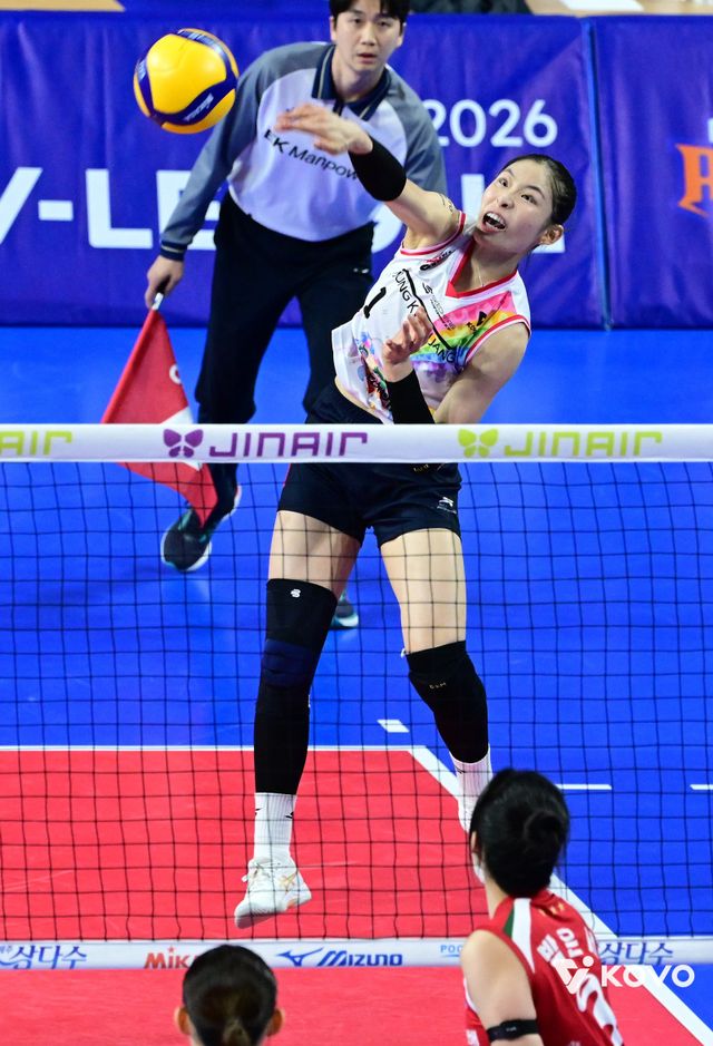 김연경의 빈자리는 김연경의 제자로 채운 V리그다. 정관장 인쿠시의 프로 데뷔전은 이번 시즌 역대 최고 시청률을 기록했다. 사진제공｜KOVO