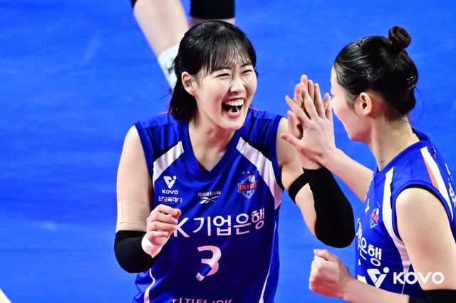 IBK기업은행 박은서(왼쪽)는 이번 시즌 프로 데뷔 이후 처음으로 주전자리를 따냈다. 이 기회를 놓치지 않겠다는 의지다. 사진제공│KOVO