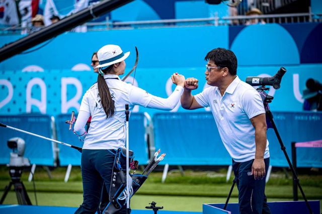 대한양궁협회가 21일&nbsp;2026아이치·나고야아시안게임에 나설 양궁국가대표팀 사령탑에 각각 홍승진 리커브 총감독과 양창훈 컴파운드 총감독(사진 오른쪽)을 선임했다. 사진제공│대한양궁협회