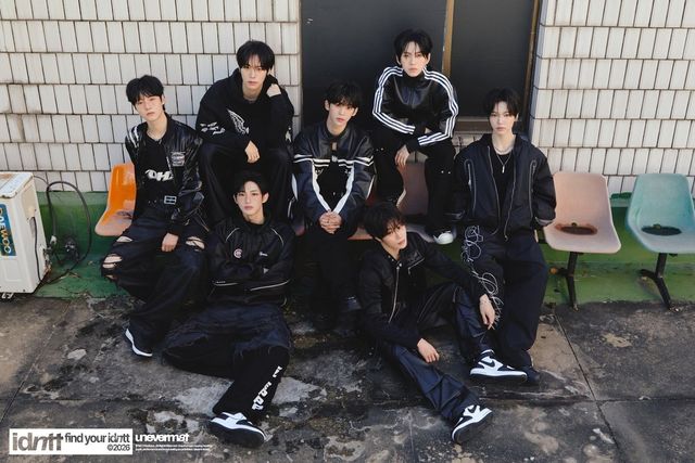 남성 신예 아이덴티티의 첫 유닛 ‘유네버맷’이 데뷔 반년만에 정산을 완료해 화제다. 순익분기를 넘기까지 통상 수년씩 걸리는 속에서 이뤄진 초고속 정산에 대해 이들 소속사인 모드하우스는 대표 MD인 포토 카드의 별도 정산을 꼽아 눈길을 끌었다. 사진제공|모드하우스