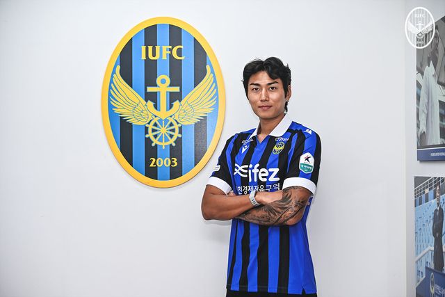 FC서울과 인천 유나이티드가 21일&nbsp;각각&nbsp;전 전북 소속 윙포워드 송민규와 센터백 정태욱(사진)을 영입해 전력을 보강했다. 사진제공│인천 유나이티드