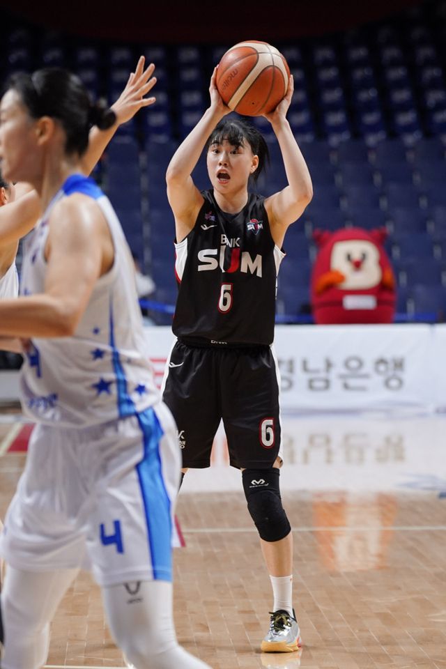BNK 썸 이소희는 21일 부산에서 열린 우리은행전에서 19점(3점슛 5개)로 활약하며 3위 수성에 힘을 보탰다. 사진제공｜WKBL
