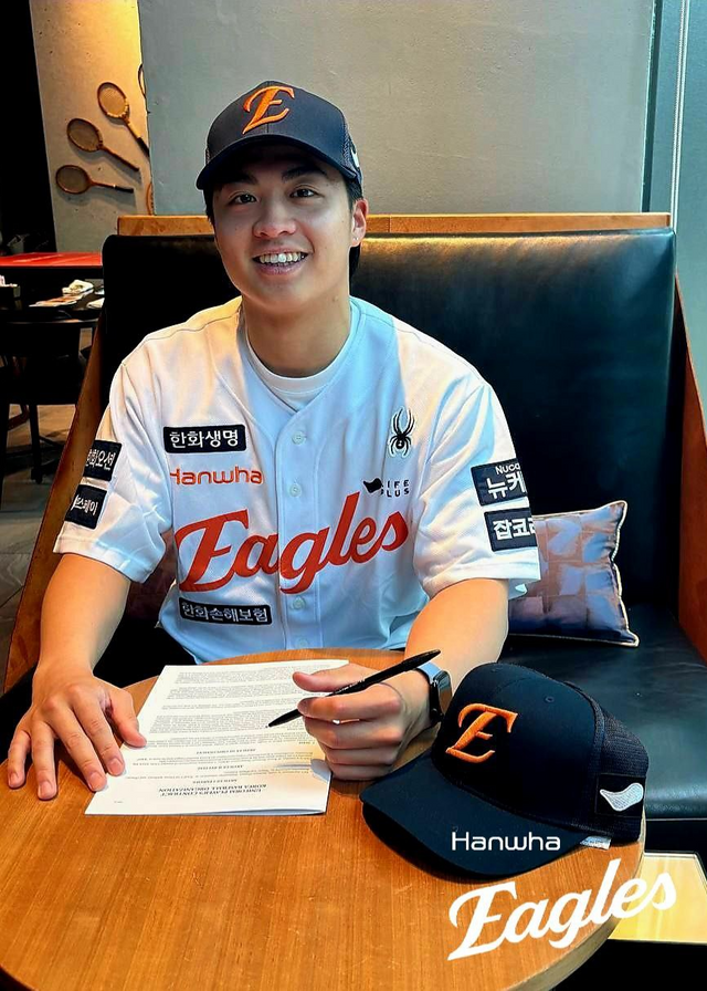 한화가 아시아쿼터 제도를 활용해 영입한 대만 출신 왕옌청은 올해 5선발 경쟁을 펼칠 것이 유력한 자원이다. 하지만 스프링캠프 결과에 따라 불펜투수로 활약할 수도 있다. 좌완 불펜 보직을 맡을 경우 FA를 통해 이적한 김범수의 공백을 메울 전망이다. 사진제공｜한화 이글스