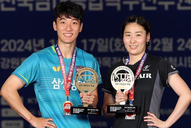 제79회 대한항공 전국남녀종합탁구선수권이 21일부터 충청북도 제천체육관서 열린다. 사진은 남녀단식 디펜딩 챔피언 이상수 삼성생명 코치(왼쪽)와 대한항공 이은혜. 사진제공│대한탁구협회