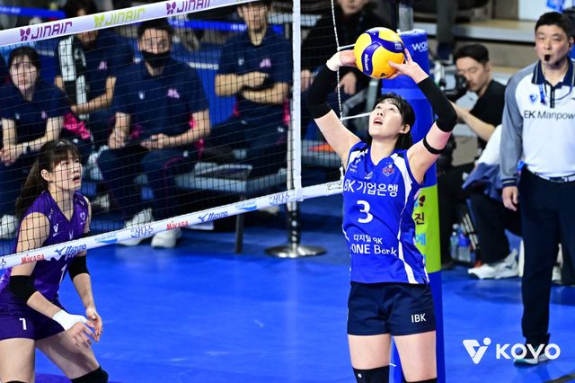 IBK기업은행 박은서(오른쪽)는 이번 시즌 프로 데뷔&nbsp;이후&nbsp;처음으로 주전자리를 따냈다. 이 기회를 놓치지 않겠다는 의지다. 사진제공│KOVO