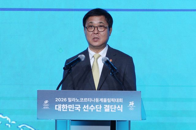 최휘영 문화체육관광부 장관이 22일 송파구 올림픽파크텔에서 열린 선수단 결단식에서 응원 메시지를 전하고 있다. 서울ㅣ뉴시스