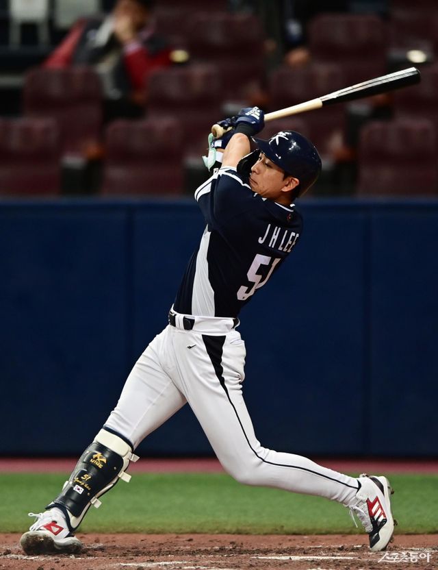 샌프란시스코 이정후는 21일 WBC 출전을 확정했다. 그는 국제대회 통산 28경기서 타율 0.333을 기록한 타선의 핵심 자원이다. 스포츠동아DB