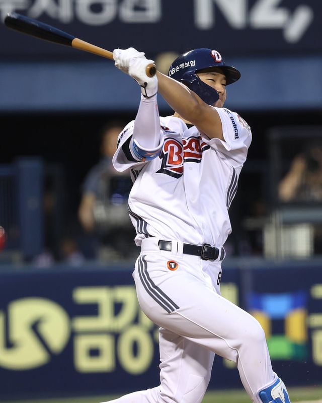 현역 복무를 마치고 지난해 성공적 복귀를 알린 안재석이 두산의 주전 3루수로 자리 잡을 수 있을지에 관심이 쏠린다. 뉴시스