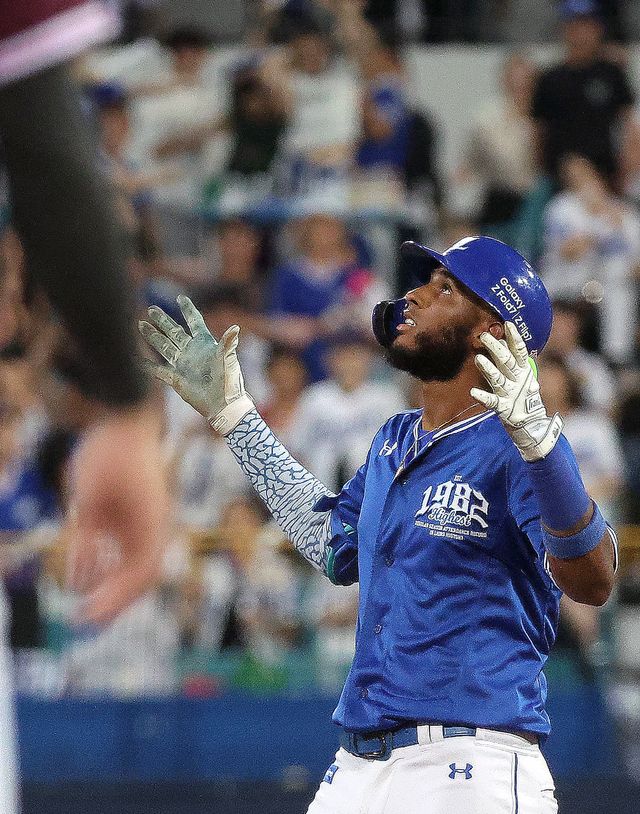 삼성 디아즈가 올 시즌에 임하는 각오는 남다르다.&nbsp;외국인타자 최초 2년 연속 홈런왕과 팀의 우승을 모두 잡겠다는고 다짐했다. 뉴시스