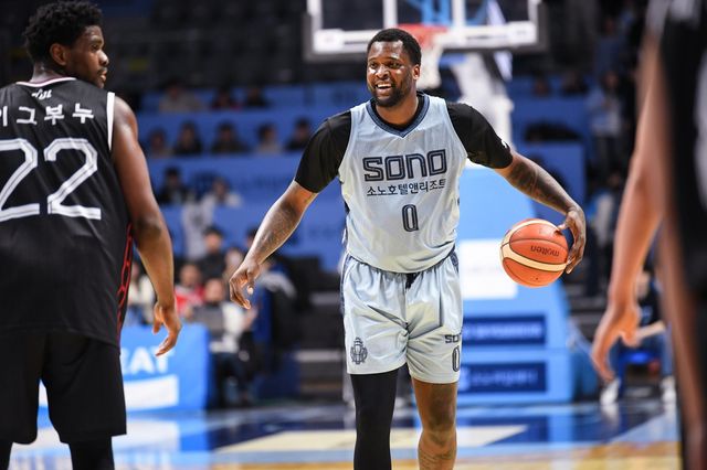 소노 제일린 존슨(0번)은 27일 고양서 열린 현대모비스와 홈경기서 고별전을 치렀다. 그는 7점·3리바운드를 기록하며 팀 승리에 보탬이 됐다. 사진제공｜KBL