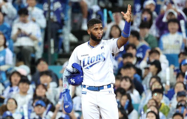 삼성 디아즈가 올 시즌에 임하는 각오는 남다르다.&nbsp;외국인타자 최초 2년 연속 홈런왕과 팀의 우승을 모두 잡겠다는고 다짐했다. 뉴시스