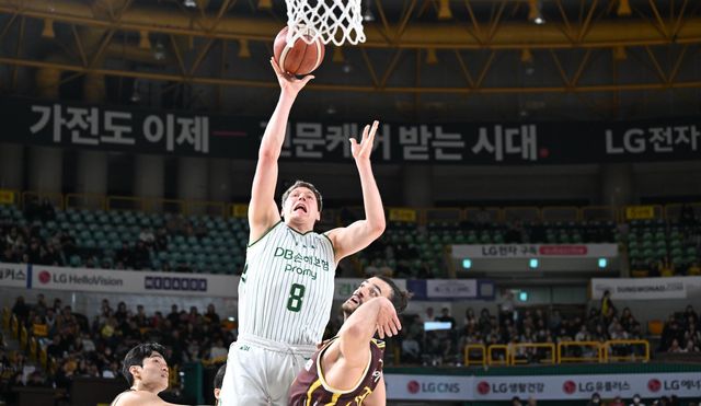 DB 헨리 엘런슨(8번)은 28일 창원서 열린 LG와 원정경기서 23점·11리바운드로 활약하며 선두 경쟁의 발판을 만들었다. 사진제공｜KBL