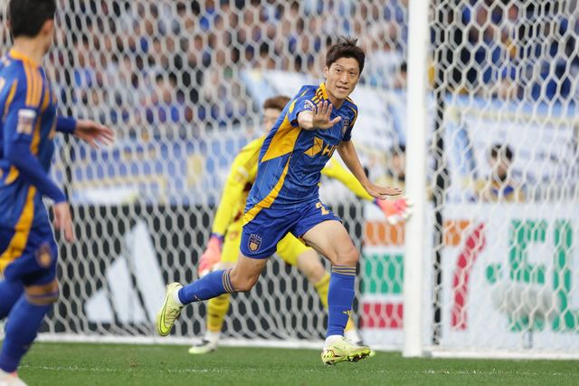 ‘골프 세리머니’ 여파로 울산과 재계약에 실패한 이청용이 축구인생의 중대한 기로에 섰다. 사진제공｜한국프로축구연맹