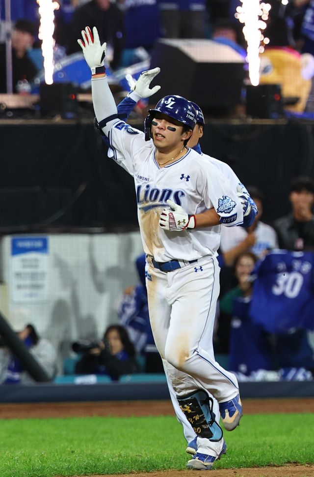 구자욱, 디아즈, 최형우, 김영웅으로 이어지는 삼성의 ‘KDKC 쿼텟’은 2002, 2003년 최강의 중심타선으로 평가받았던 ‘이마양 트리오’를 떠올리게 할 만큼 위력적이라는 평가를 받는다. 삼성 김영웅. 뉴시스