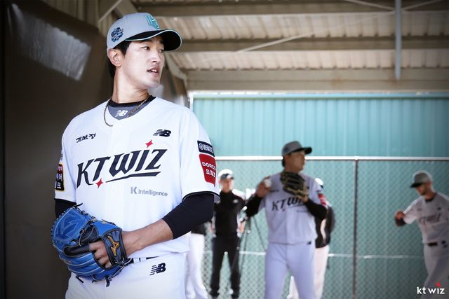 KT 고영표가 29일 호주 질롱 베이스볼 센터에서 열린 스프링캠프 도중 불펜피칭을 소화하고 있다. 사진제공｜KT 위즈