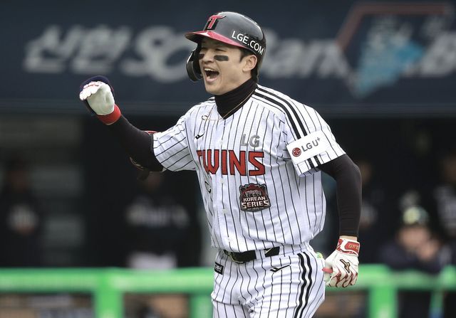 박해민은 LG와 첫 4년의 FA 계약을 맺은 뒤 4시즌 연속 144경기를 뛰었다. 철인의 체력을 자랑하는 그가 두 번째 FA 계약 기간에도 144경기 행진을 계속 펼칠지 관심이 모아진다. 뉴시스