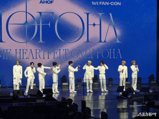 2025년 최고의 신예 아홉이 3일 서울 장충체육관에서 첫 단독 팬 콘서트 ‘아홉포하’를 열었다. 박현빈 기자 bakhb9@donga.com