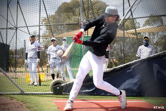 KT 외국인 타자 샘 힐리어드가 29일 호주 질롱 베이스볼 센터에서 열린 스프링캠프 도중 타격 훈련을 소화하고 있다. 사진제공｜KT 위즈