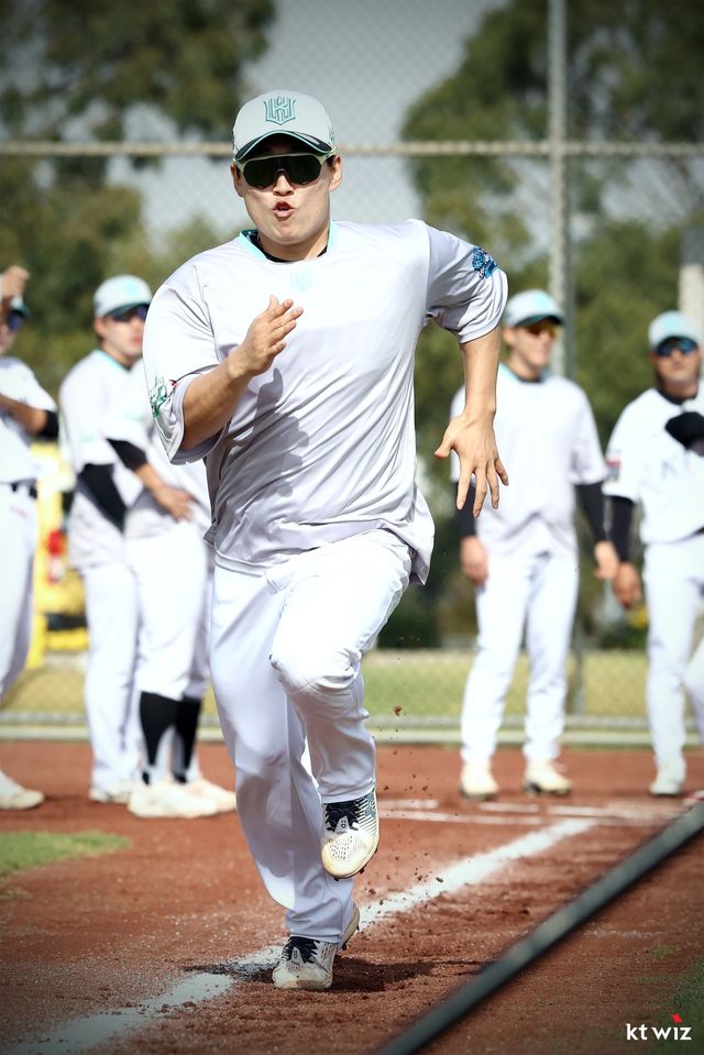 KT 류현인이 29일 호주 질롱 베이스볼 센터에서 열린 스프링캠프 도중 주루 훈련을 소화하고 있다. 사진제공｜KT 위즈