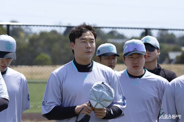 KT 한승혁이 25일 호주 질롱 베이스볼 센터에서 열린 스프링캠프를 앞두고 자기소개를 하고 있다. 사진제공｜KT 위즈