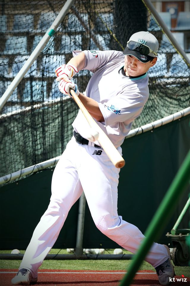 KT 류현인이 29일 호주 질롱 베이스볼 센터에서 열린 스프링캠프 도중 타격 훈련을 소화하고 있다. 사진제공｜KT 위즈