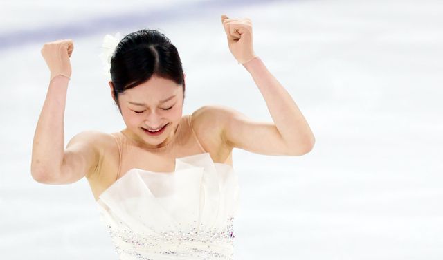 여자 싱글 신지아가 4일 목동실내빙상장에서 열린 밀라노올림픽 국가대표 최종 선발전에서 연기를 마친 뒤 기뻐하고 있다. 신지아는 1, 2차 선발전 합산 점수 1위로 생애 첫 올림픽 무대를 밟게 됐다. 목동｜뉴시스