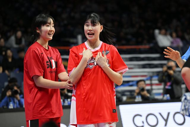 부산 BNK 썸 이소희(오른쪽)는 4일 부산서 열린 WKBL 올스타전서 3점슛 컨테스트, 스킬챌린지의 우승을 따내며 2관왕을 차지했다. 사진제공｜WKBL