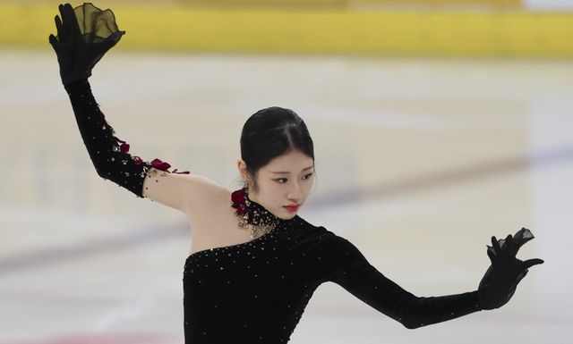 여자 싱글 이해인이 4일 목동실내빙상장에서 열린 밀라노올림픽 국가대표 최종 선발전에서 연기를 펼치고 있다. 이해인은 합산 점수 391.80점으로 올림픽 출전 자격을 보유한 선수 중 2위에 올라 밀라노행 티켓을 따냈다.&nbsp;목동｜뉴시스