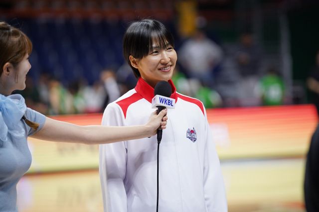 하나은행 이이지마 사키는 ‘BNK금융 2025~2026 여자프로농구 올스타 페스티벌’ 팬투표서 1만 9915표를 받아 최다 득표의 주인공이 됐다. 사진제공｜WKBL