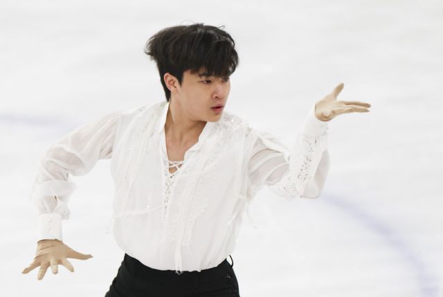 김현겸 4일 목동실내빙상장에서 열린 밀라노올림픽 국가대표 최종 선발전에서 연기를 선보이고 있다. 김현겸은 올림픽 출전이 가능한 선수 중 차준환에 이어 2번째로 높은 점수를 받아 생애 첫 올림픽 무대를 밟게 됐다. 목동｜뉴시스