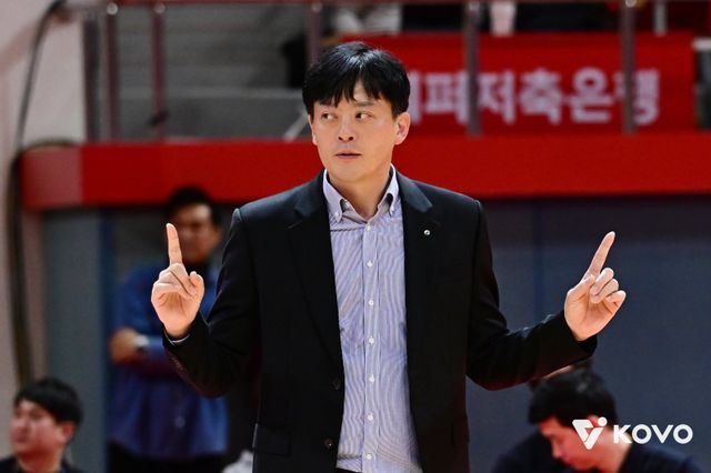 이영택 GS칼텍스 감독은 6일 장충체육관서 열릴 페퍼저축은행과 홈경기를 앞두고 실바의 공격력을 살려내면서 상대 조이 외에 나머지 공격수들의 화력을 막아내야 승산이 있다고 내다봤다. 사진제공│KOVO