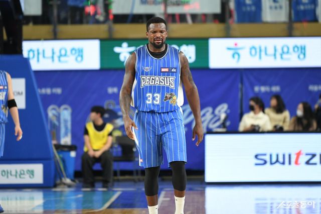 가스공사의 닉 퍼킨스는 데뷔 초반 좋은 활약을 펼쳤지만 득점력 기복을 드러낸 끝에 퇴출됐다. 사진제공｜KBL