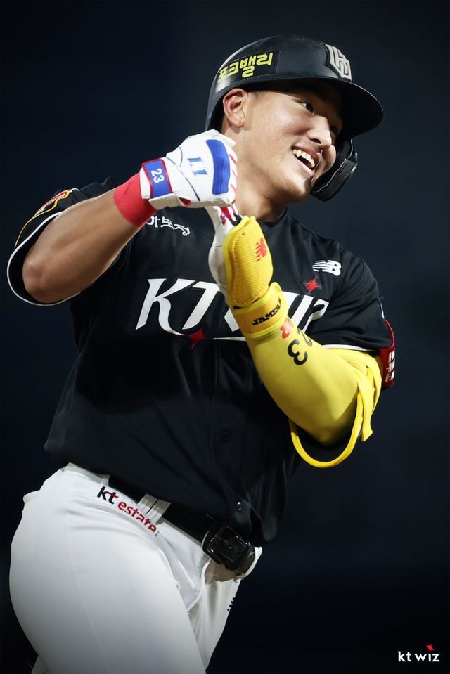 KT 안현민이 역대급 연봉 인상률을 기록할지 관심이 쏠리고 있다. 구단 역대 최고 인상률은 2021년 소형준이 기록한 418.5%다. 사진제공｜KT 위즈