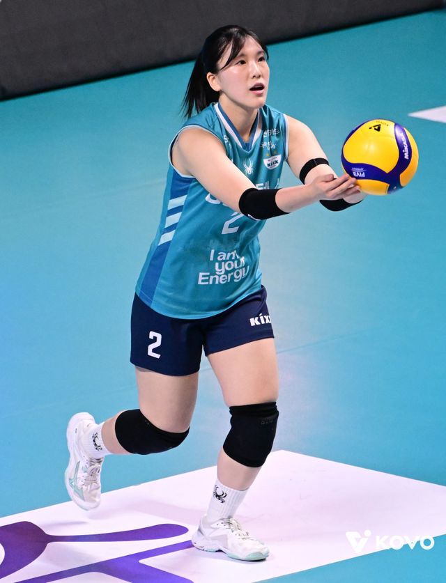 GS칼텍스는 이번 시즌 리베로&nbsp;한수진의 변칙 기용과 유가람, 김효임(사진)의 적절한 원포인트 서버-후위 아웃사이드 히터 기용으로&nbsp;승승장구 하고 있다. 사진제공│KOVO