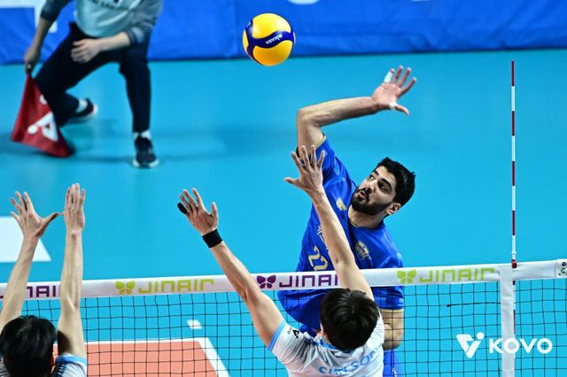 우리카드 알리(뒤)가 8일 장충체육관서 열린 대한항공과 홈경기에서 스파이크를 날리고 있다. 사진제공│KOVO