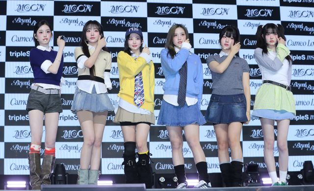 [서울=뉴시스] 김혜진 기자 = 그룹 트리플에스 미소녀즈(msnz) 문이 24일 오후 서울 용산구 블루스퀘어에서 열린 새 앨범 ‘비욘드 뷰티’ 발매 기념 쇼케이스에서 포즈를 취하고 있다. 2025.11.24. jini@newsis.com