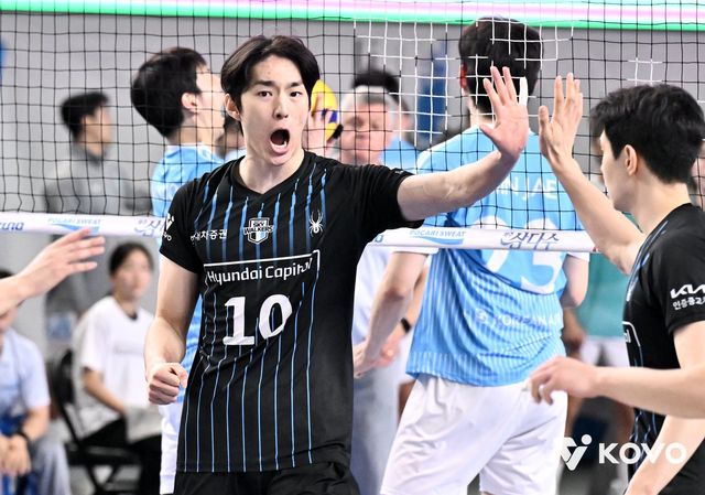 현대캐피탈이 새 시즌 목표인 3관왕에 가까워지려면 미들블로커 기대주 정태준과 김진영(사진)의 성장이 절실하다. 사진제공│KOVO