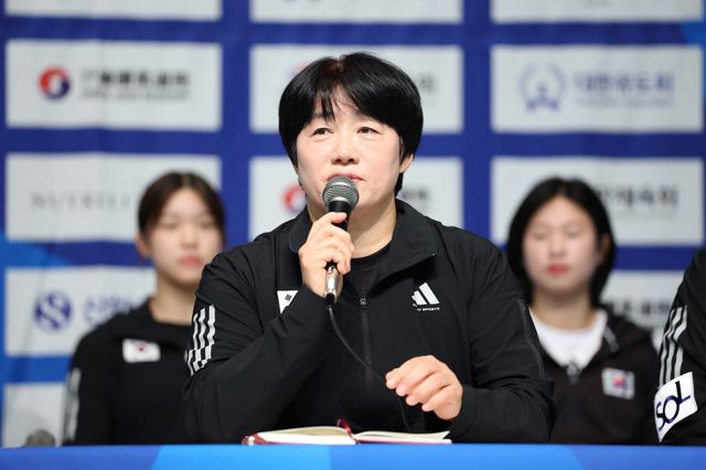 정성숙 여자 유도대표팀 감독이 지난달 9일 진천선수촌에서 열린 아시안게임 출전 미디어데이서 각오를 밝히고 있다. 진천｜뉴시스