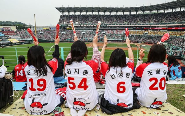 팬들로 가득 찬 인천SSG랜더스필드. 사진제공｜SSG 랜더스