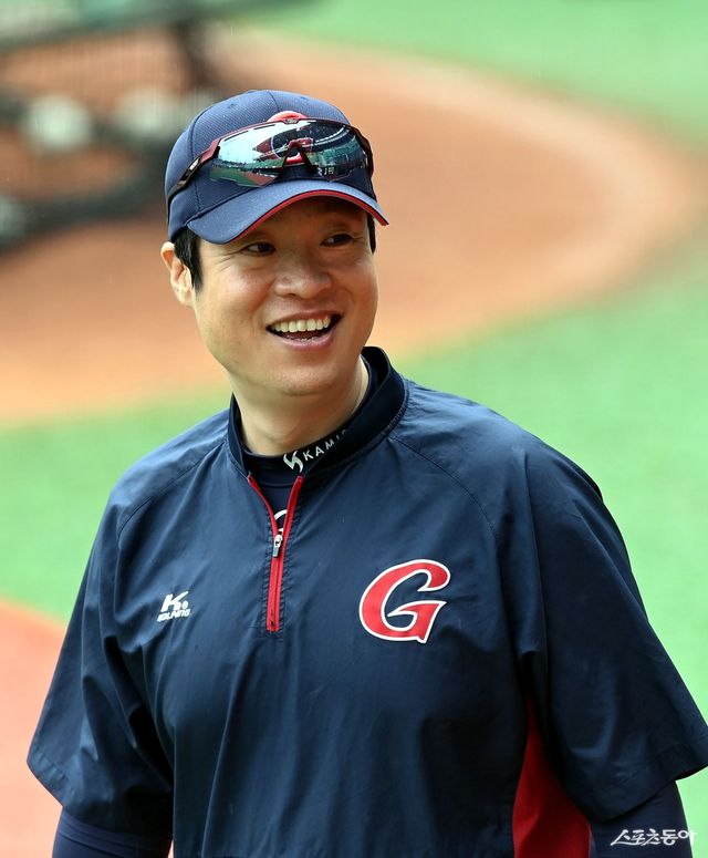 허문회 전 감독이 롯데의 1군 수석코치 겸 타격 어드바이저로 복귀한다. 스포츠동아DB