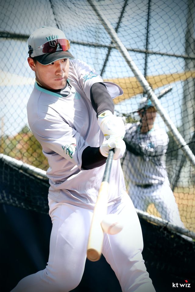 KT 안현민은 올 시즌 전 경기 출장을 목표로 하고 있다. 안현민이 지난달 29일 호주 질롱 베이스볼 센터에서 열린 스프링캠프 도중 타격 훈련을 소화하고 있다. 사진제공｜KT 위즈