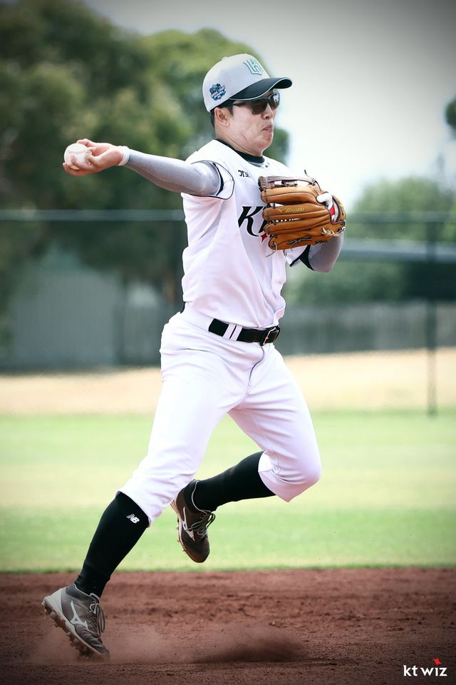 KT 허경민이 지난달 29일 호주 질롱 베이스볼 센터에서 열린 스프링캠프 도중 수비 훈련을 소화하고 있다. 사진제공｜KT 위즈