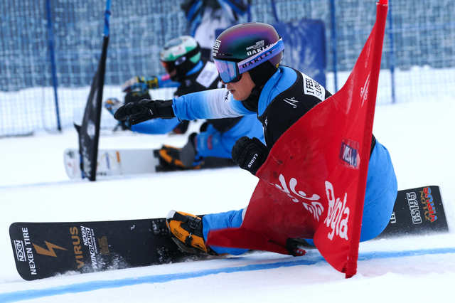 이상호가 31일(한국시간) 슬로베니아 로글라서 열린 FIS 스노보드월드컵 남자 평행대회전서 우승을 확정한 뒤 환호하고 있다. 사진출처ㅣFIS 공식 홈페이지 캡처
