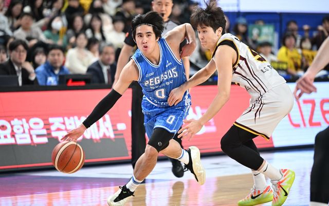 가스공사 샘조세프 벨란겔(왼쪽)은 10일 대구체육관에서 열린 LG와 홈경기에서 10점·5어시스트로 활약하며 팀 7연패를 끊어냈다. 사진제공｜KBL