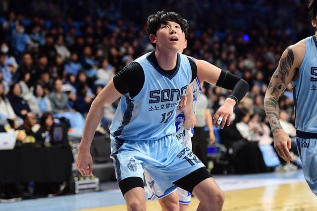 소노 강지훈은 프로 데뷔 3개월 만에 성인 국가대표팀에 뽑혔다. 내외곽 가리지 않고 어떻게든 대표팀에 보탬이 되겠다는 각오다. 사진제공｜KBL