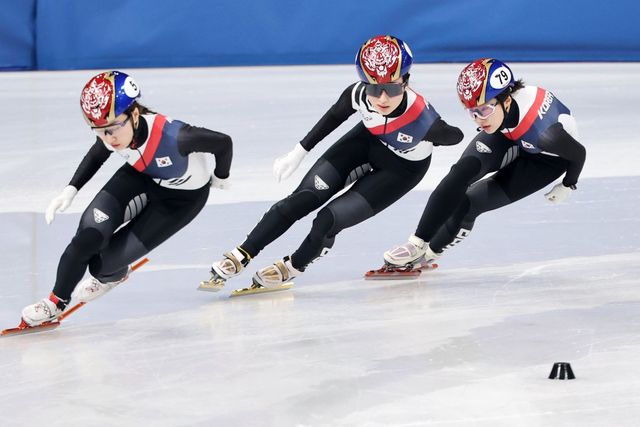 최민정, 김길리, 이소연(왼쪽부터)가 나란히 10일 밀라노 아이스 스케이팅 아레나서 열린 밀라노올림픽 쇼트트랙 여자 500m 예선을 통과했다. 밀라노ㅣ뉴시스